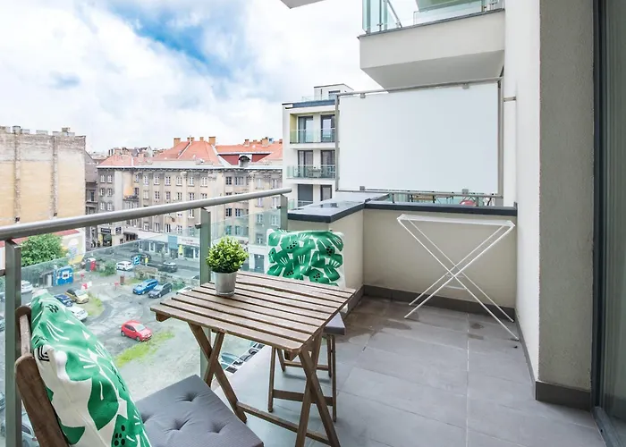 Very Central - Free Parking - Balcony